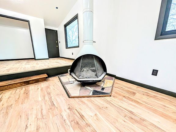 4th image of 3246 E Berkeley Street