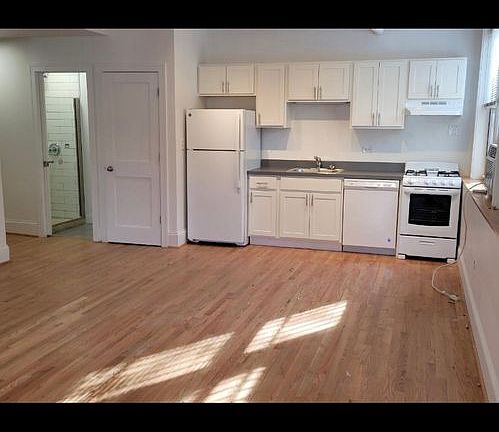 4th image of 1149-51 W Addison Street Gdn #1151