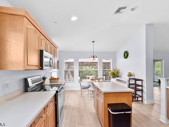 4th image of 424 La Perouse St