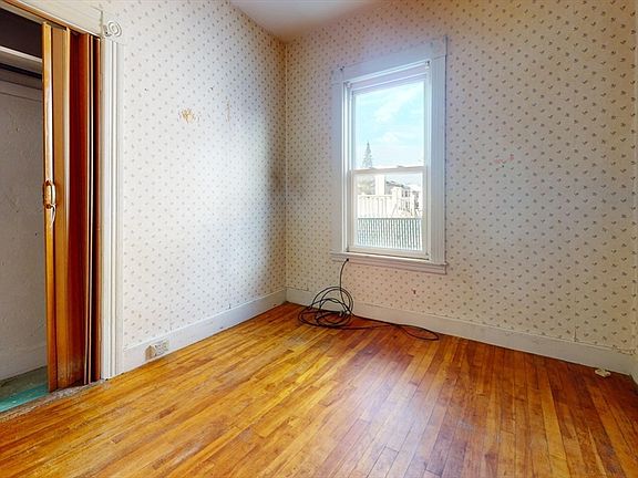 3rd image of 91 Fox St