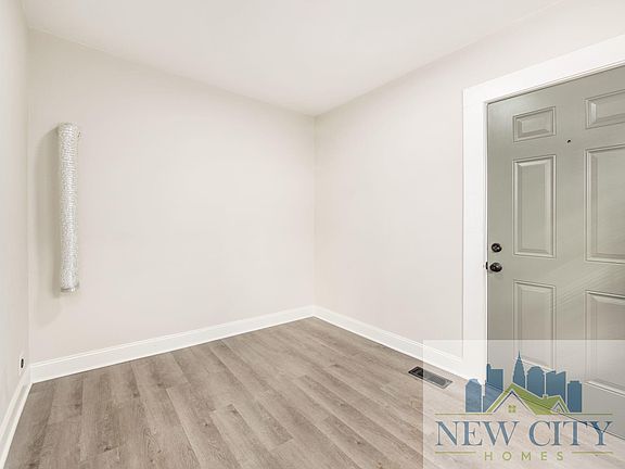 4th image of 936 Sullivant Ave