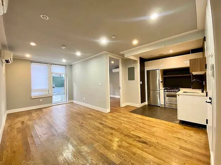 62 E 21st St #1D — Photo 7