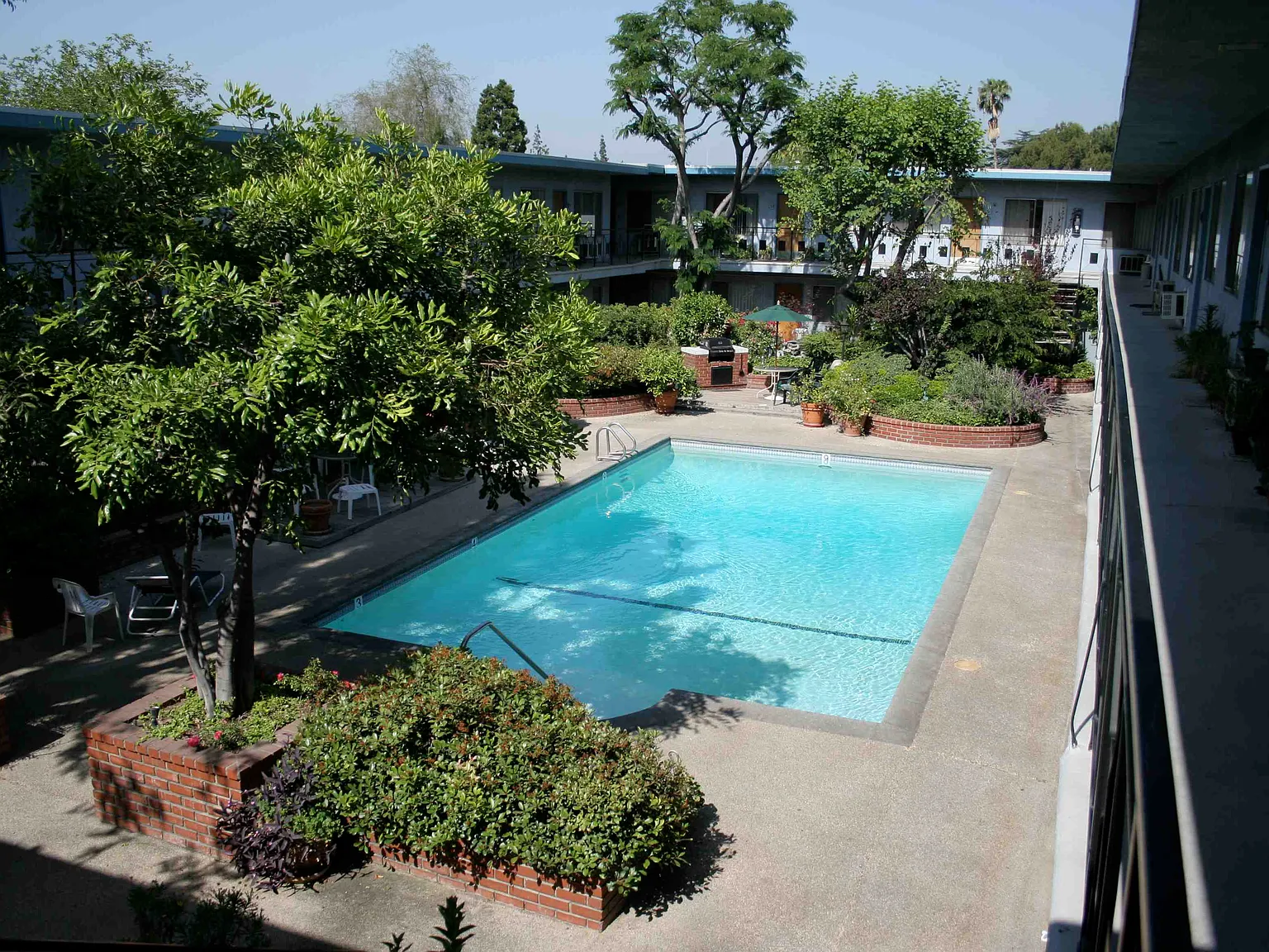 Windsor Apartments — Photo 3