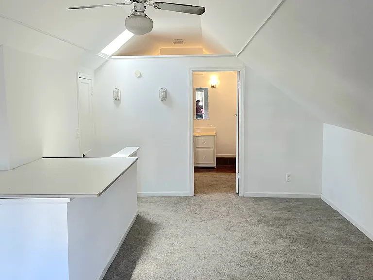 1032 Mansfield St — Photo 9