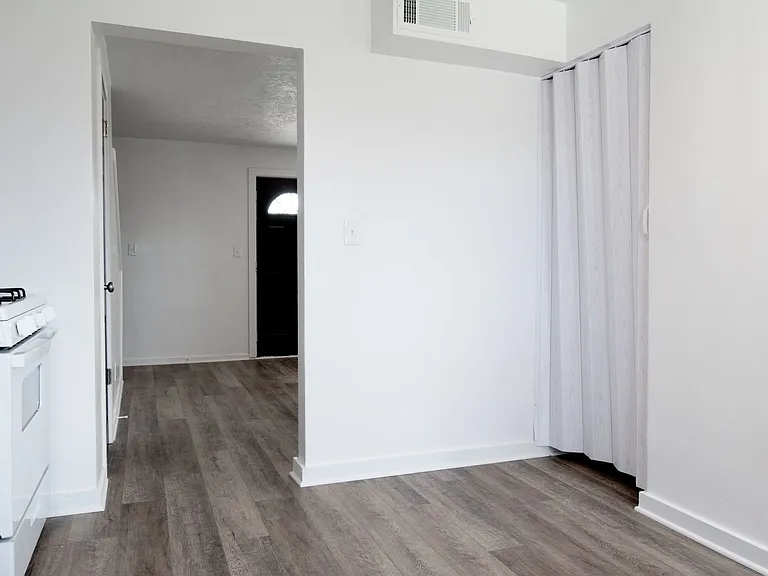 23 Midland Heights Cir #A — Photo 13