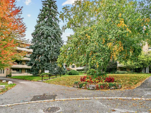 8 Corinth Gdns #17, Toronto, ON M4P 2N5