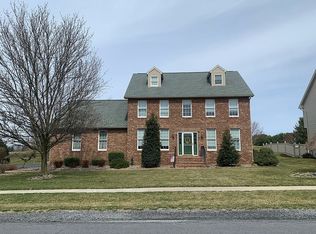 32 Derbyshire Dr, Carlisle, PA 17015