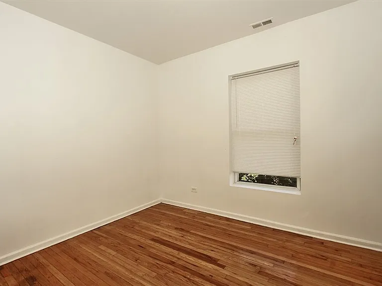 5718 S Wabash Ave — Photo 7