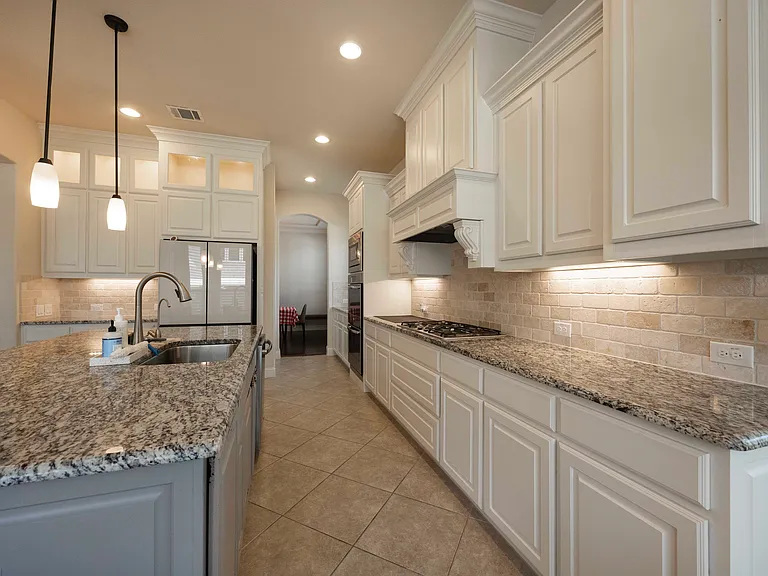 12824 Flatiron Trl — Photo 17