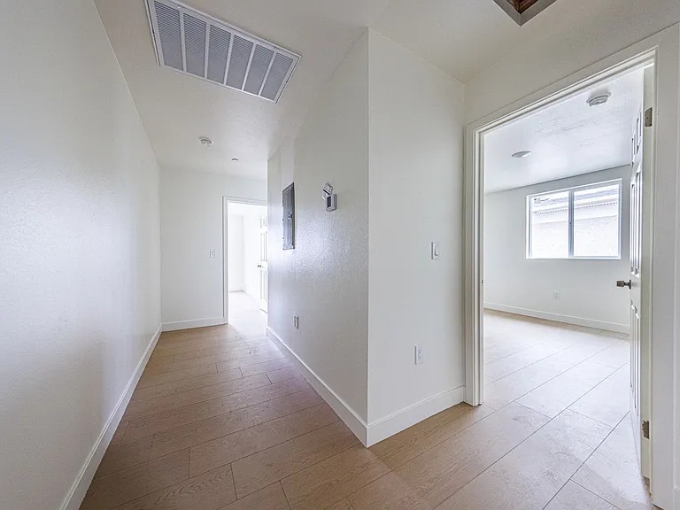 946 E 21st St. — Photo 14