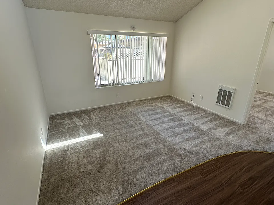 270 W Alamar Ave #20