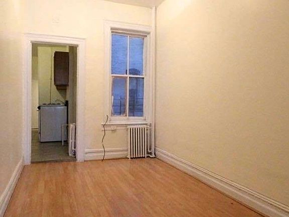 2nd image of 1344 Willoughby Ave #1RR