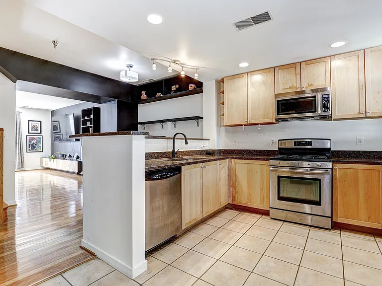 1726 Aliceanna St — Photo 9