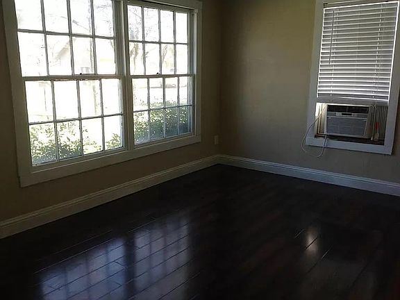 3rd image of 131 Stockton Dr