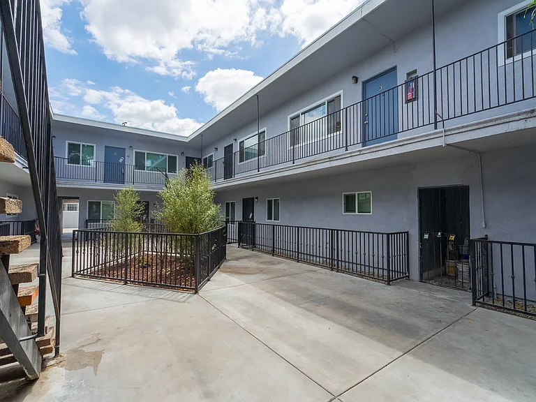 10374 Long Beach Blvd #K — Photo 5