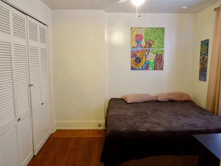 2225 Pine St — Photo 3