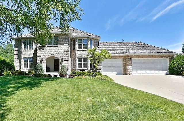 1st image of 571 Pond View Dr