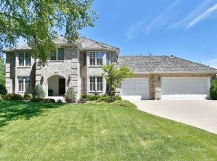 571 Pond View Dr, Mendota Heights, MN 55120