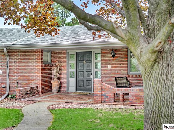 4th image of 6844 Laurent Cir