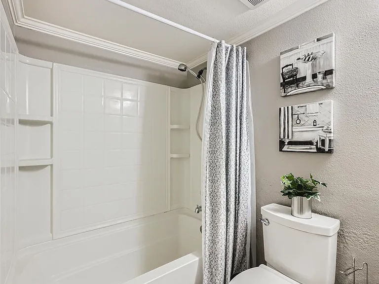 5146 S Jones Blvd #207 — Photo 5