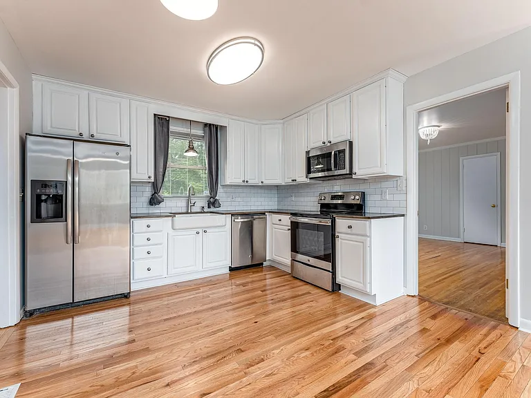 4805 Merrill Ln — Photo 4