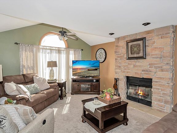 5th image of 1074 Black Diamond Dr