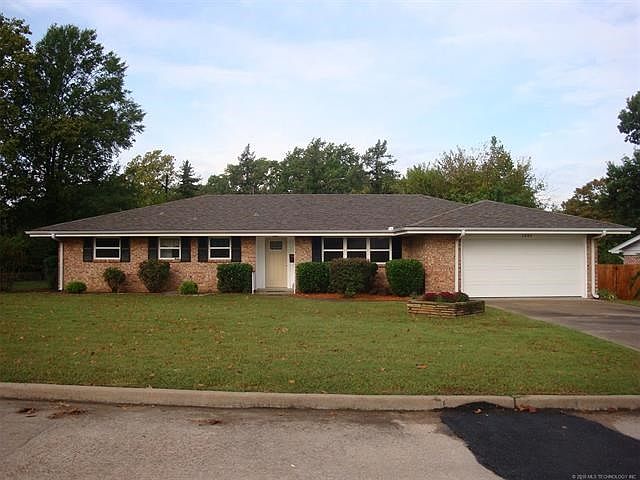 Nicely updated 3 bedroom/2 bath house. New roof, windows, front door & garage door.