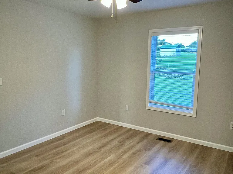 208 Hill Ave — Photo 5