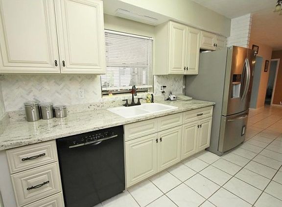 5th image of 1641 Pinewood Dr