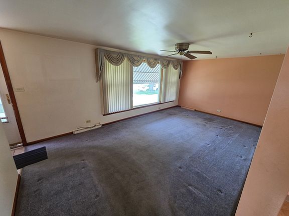 3rd image of 5851 S Newland Ave