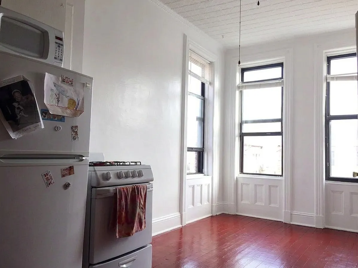 466 Seneca Avenue — Photo 4