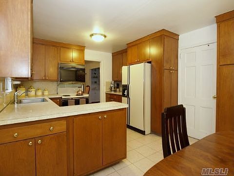 4th image of 62 Bartlett Dr