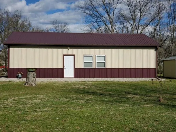 1605 W 2nd St, Chanute, KS 66720