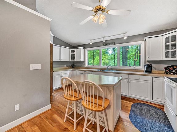 5th image of 206 S Hickory Hill Dr