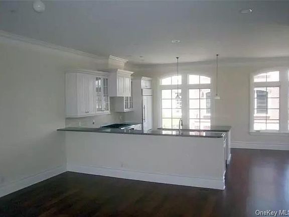 5th image of 129 W Main St #129