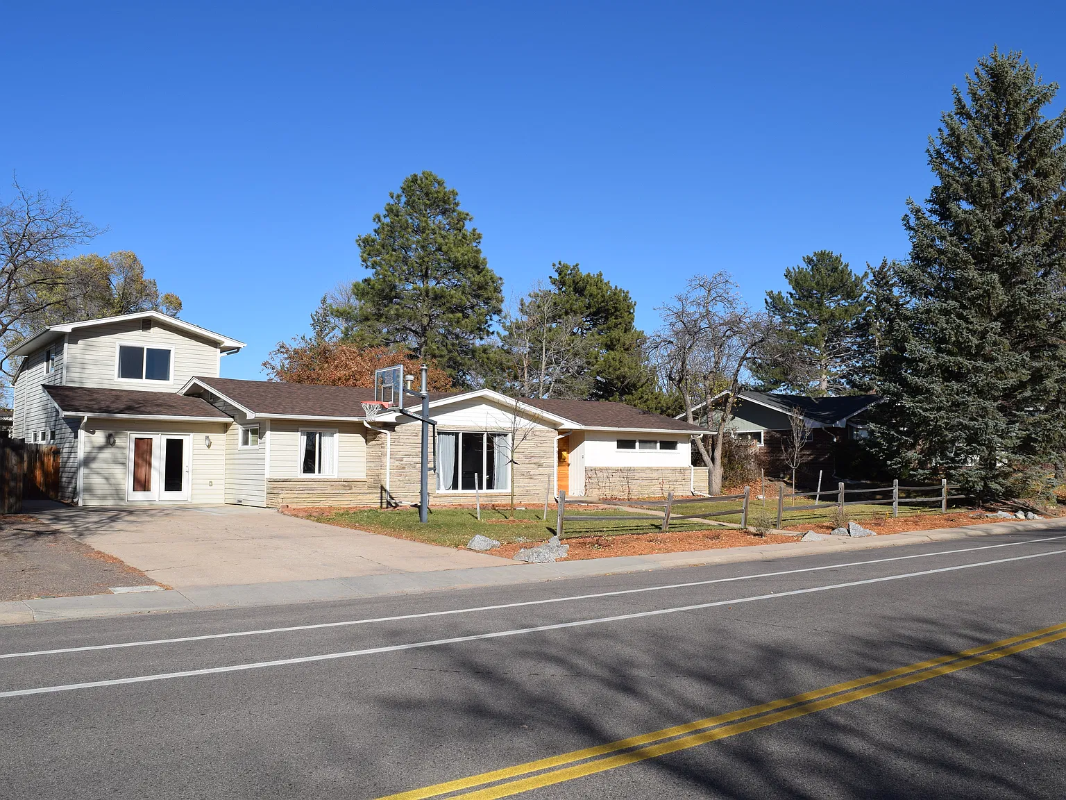 5 bed, 2780 sqft, $1,200 — Photo 2