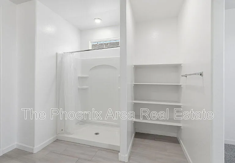 2761 W Seaver Ave — Photo 21