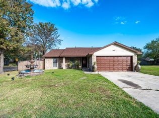 3406 Old Oaks Dr, Baytown, TX 77521