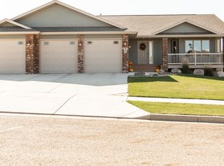 4302 Opal Dr, Bismarck, ND 58503