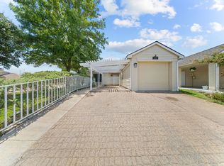 5501 Stoney Glen Dr, Mesquite, TX 75150