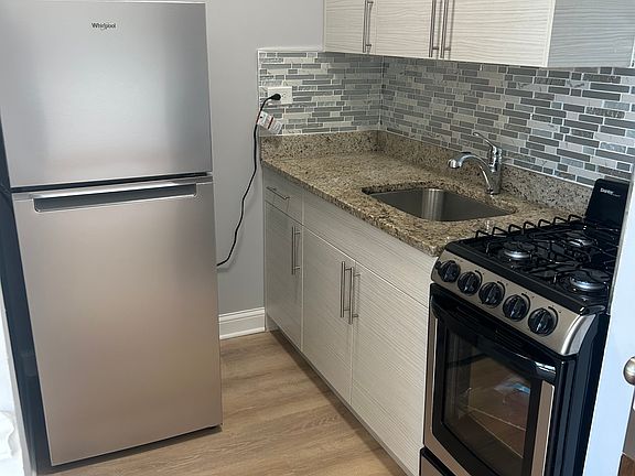 2nd image of 4427 N Seeley Ave APT 407