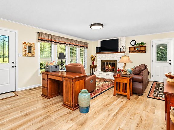 4th image of 14 Silla Ln