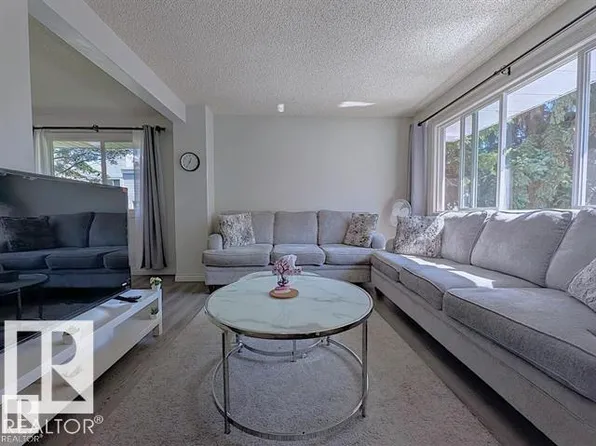 61 McLeod Pl NW, Edmonton, AB T5A 3A8