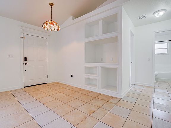 5th image of 942 Whisler Ct