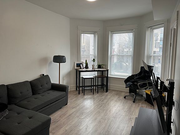 4th image of 2337 W Superior St APT 1F