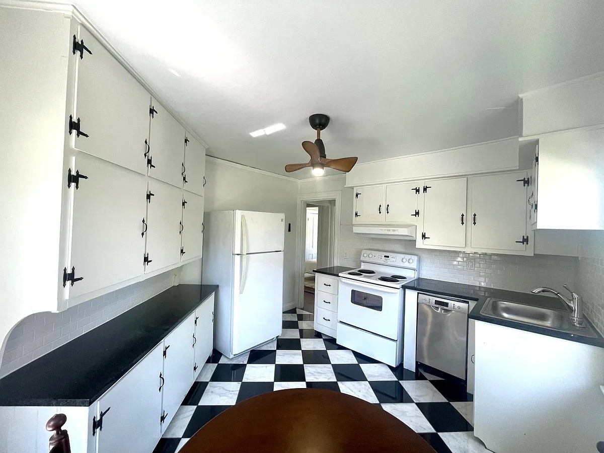Building Photo - 45 Woodlawn Ave #3
