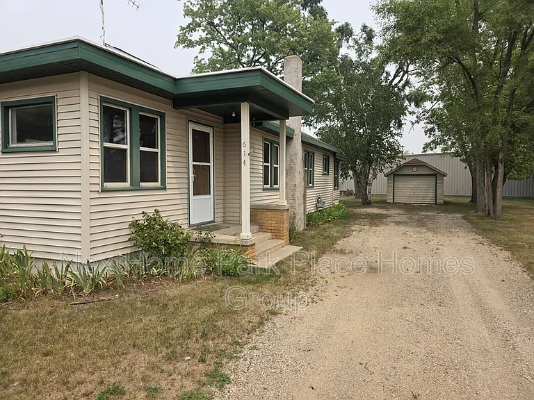 614 Prairie St — Photo 1