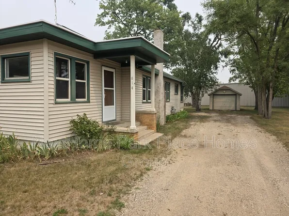 614 Prairie St, Clare, MI 48617