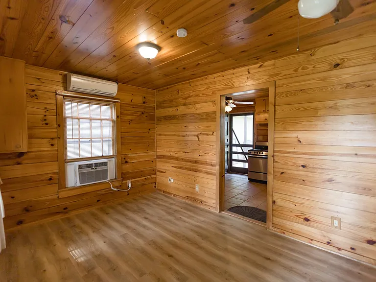 111 E Hufsmith Rd — Photo 8