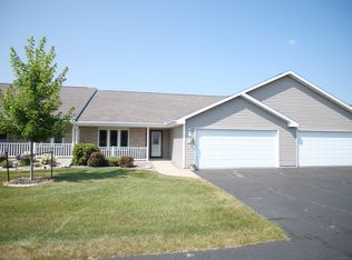 3180 Elk Ridge Dr UNIT E, Oshkosh, WI 54904